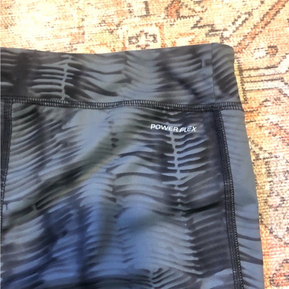 Carolina UNC mid-calf leggings by Champion - Picture 6 of 6